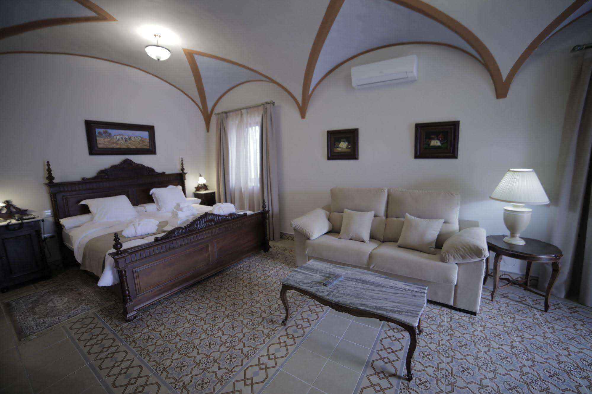 Hotel La Giralda Burguillos Del Cerro 외부 사진